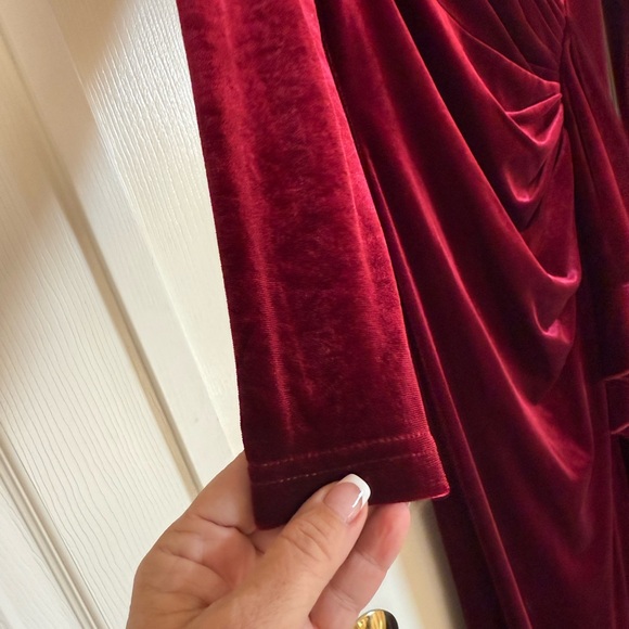 Tadashi Shoji Ruffle Long Sleeve Velvet Gown – Burgundy – Size XL - Picture 5 of 9